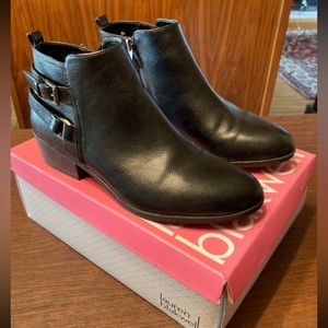 Lauren Blakwell Black short boots, zipper on insides, size 9.5, like-new